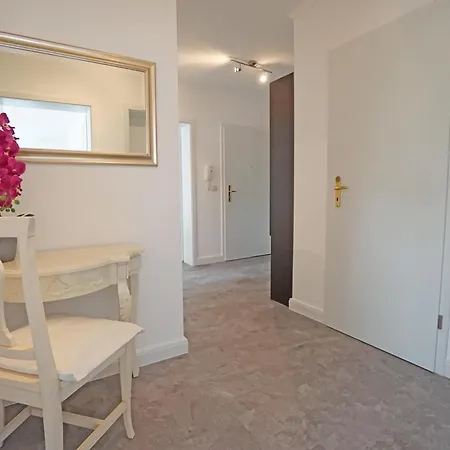 Apartment Madeleine 6 *
